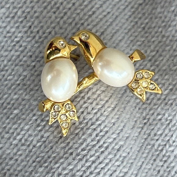 Marvella Jewelry - Vintage Marbella Gold Tone With Faux Pearl Lovebirds On A Branch Brooch